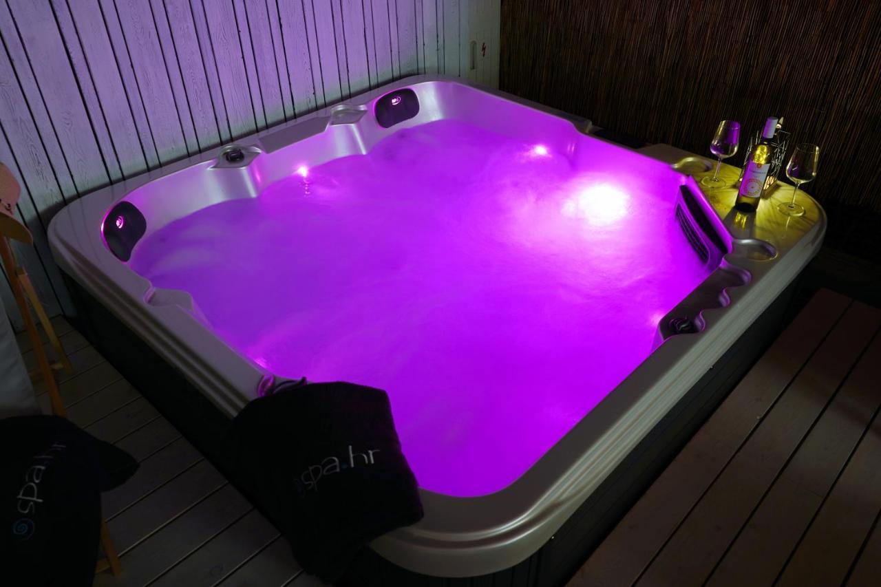 Boutique Style Eco-Beachhouse, Private Jacuzzi Privlaka  Kültér fotó